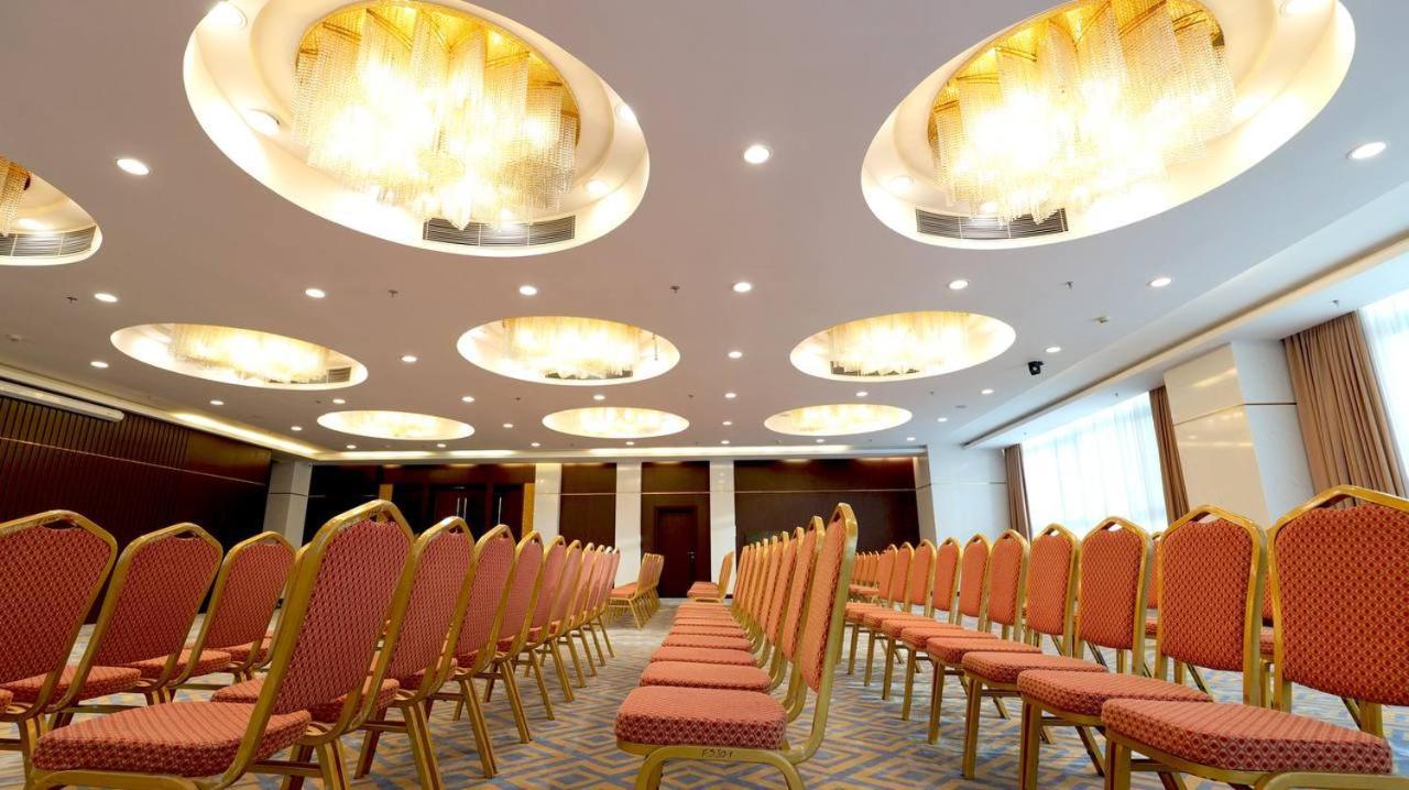 Beijing Palace Soluxe Hotel Astana Exteriör bild