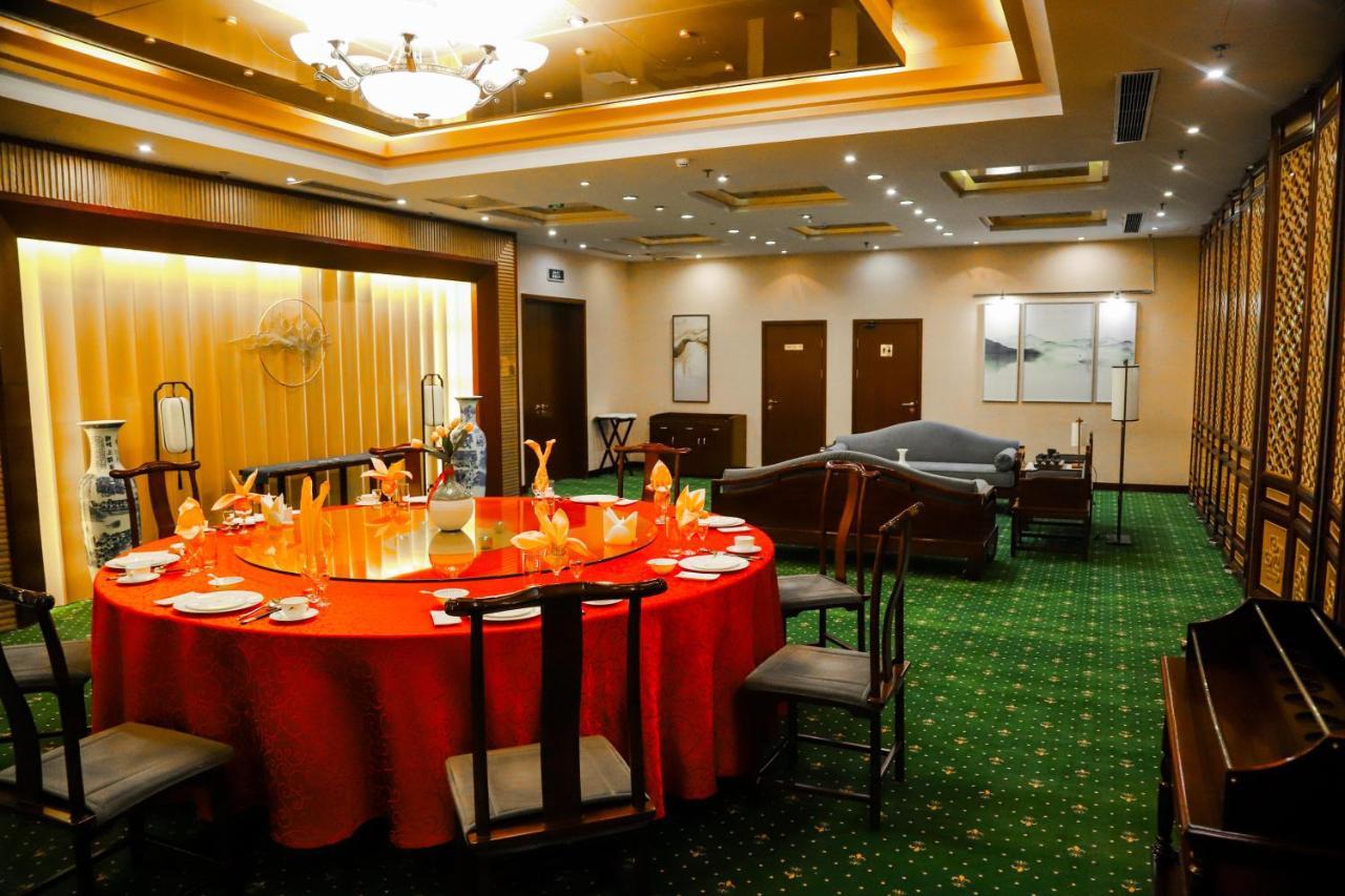 Beijing Palace Soluxe Hotel Astana Exteriör bild