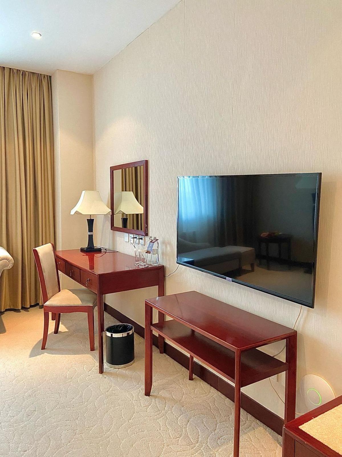 Beijing Palace Soluxe Hotel Astana Exteriör bild A television set in a hotel room