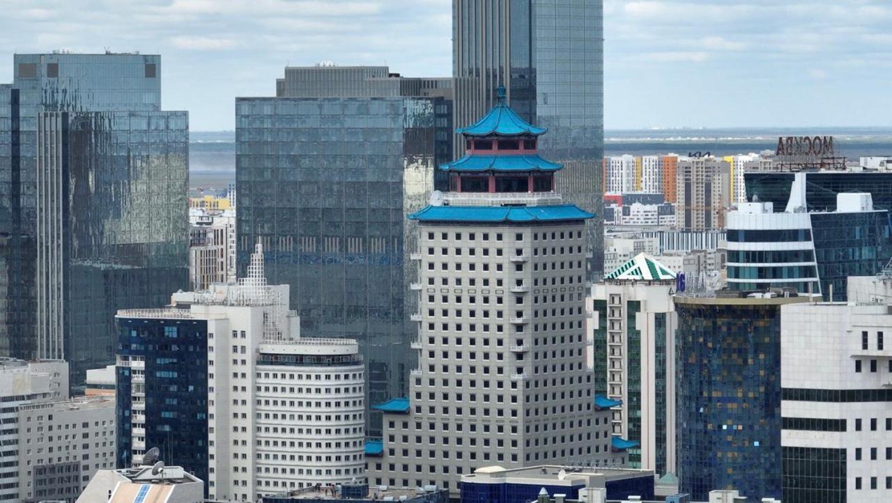 Beijing Palace Soluxe Hotel Astana Exteriör bild The building in 2011