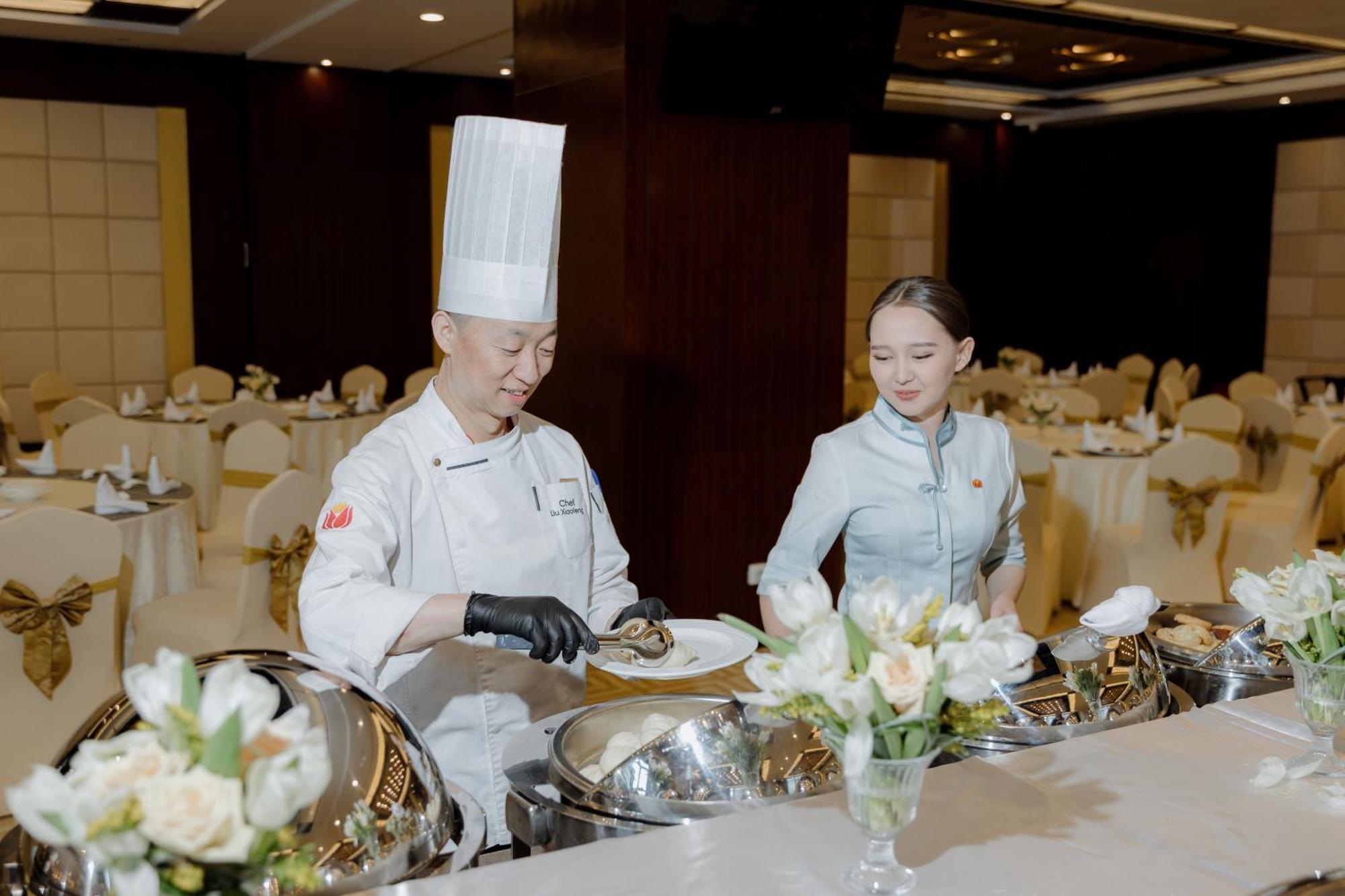 Beijing Palace Soluxe Hotel Astana Exteriör bild A buffet at a wedding reception