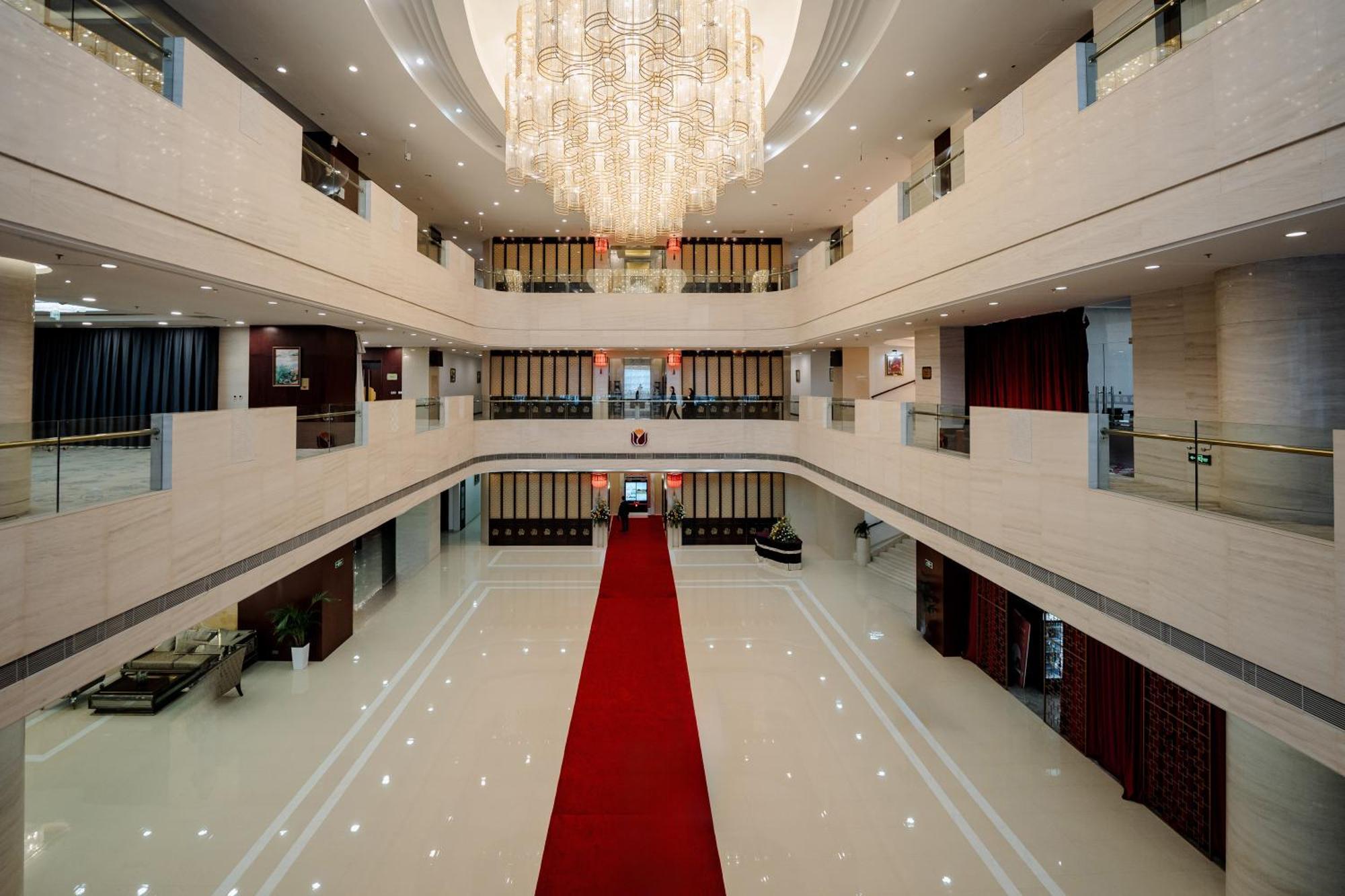Beijing Palace Soluxe Hotel Astana Exteriör bild The lobby of the hotel